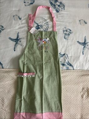 Women’s Green 'Hippity Hop' Apron with Pink Trim